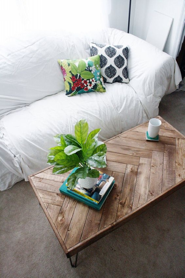 Convert Dumped Pallets into Creative Coffee Tables – Wood Pallet Ideas